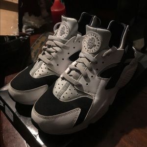 Nike Huarache size 10.5 color: white, black, gray